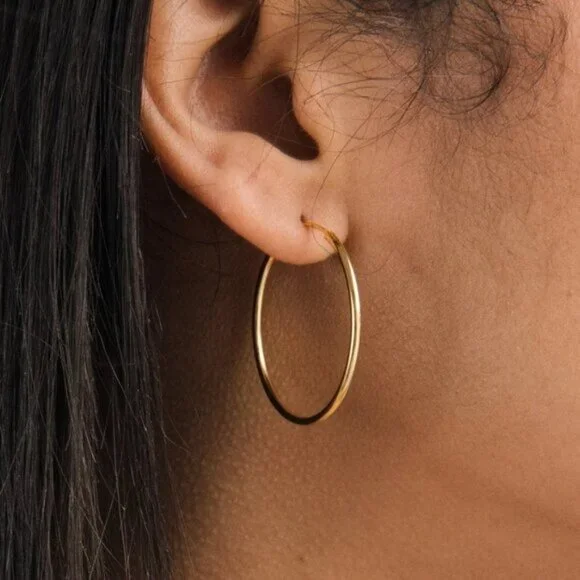 Minimalist Gold Hoop Earrings Waterproof 30mm Lightweight Hoops  Everyday - Picture 6 of 8